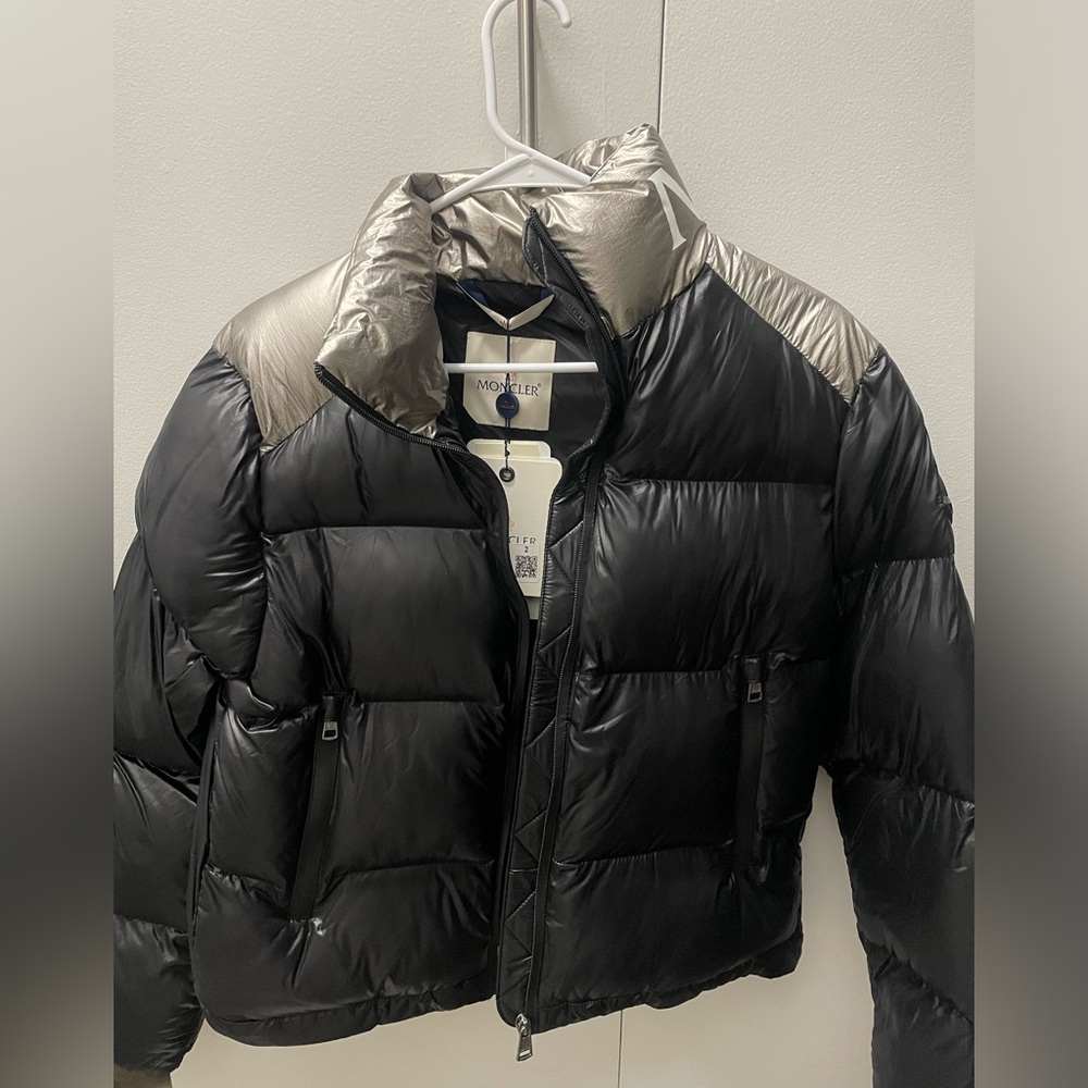 NEW MONCLER WOMEN SHORT DOWN JACKET